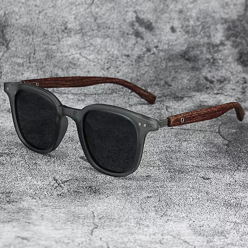 Sonnenbrille mit Holzmaserungsbügeln