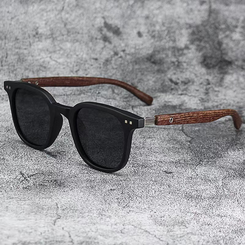 Sonnenbrille mit Holzmaserungsbügeln