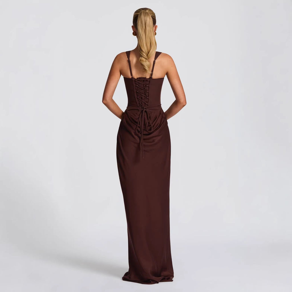 Ärmelloses, rückenfreies, eng anliegendes langes Kleid mit Fishtail-Saum
