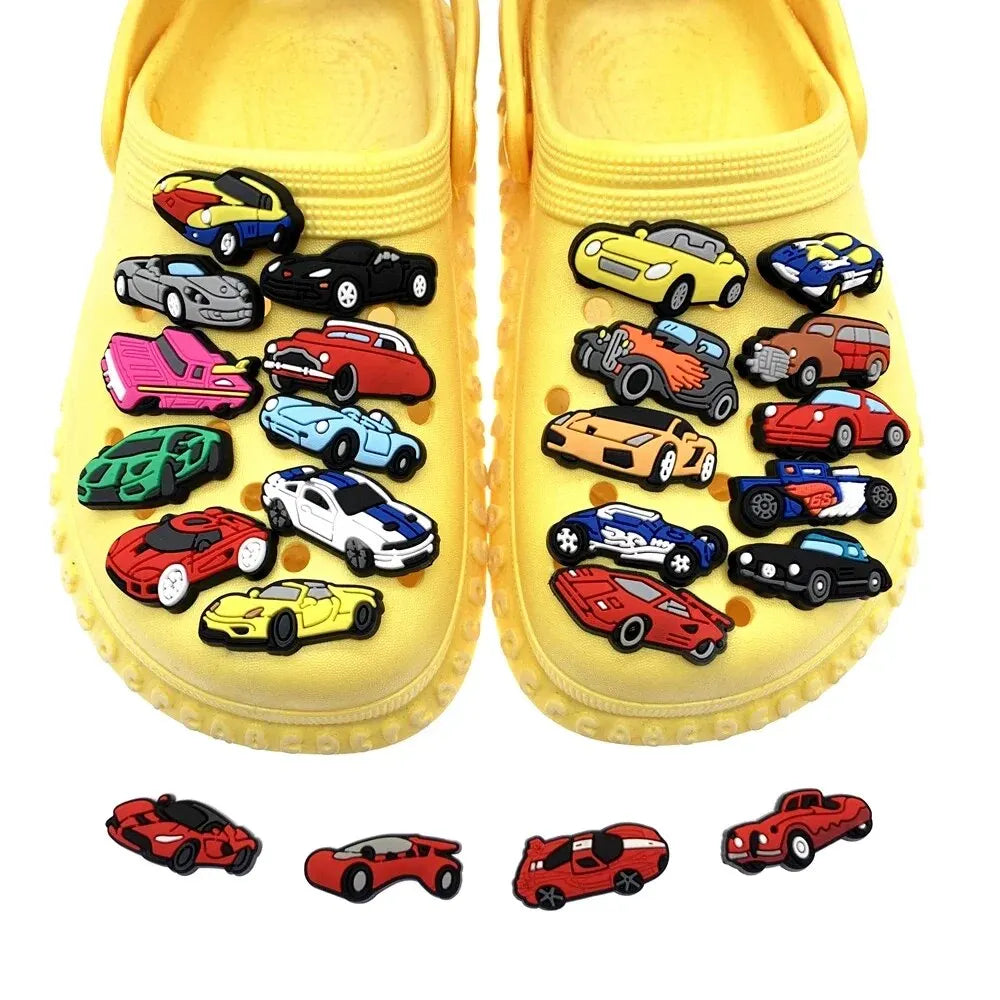 24tlg. Auto-Serie Schuh-Charms-Set für Clogs Bogg Bag Bubble Slides Sandalen, PVC Schuhdekorationen Strandtaschen-Accessoires Geschenk