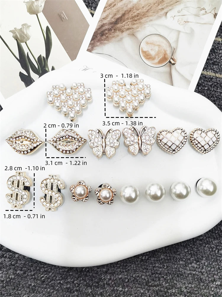 16 Stück Strass-Lippen-Schuh-Anhänger ABS Dollar Schnalle Dekorationen DIY Bling Herz-Anstecker Clog-Zubehör Passend für Damen Halloween Sandalen