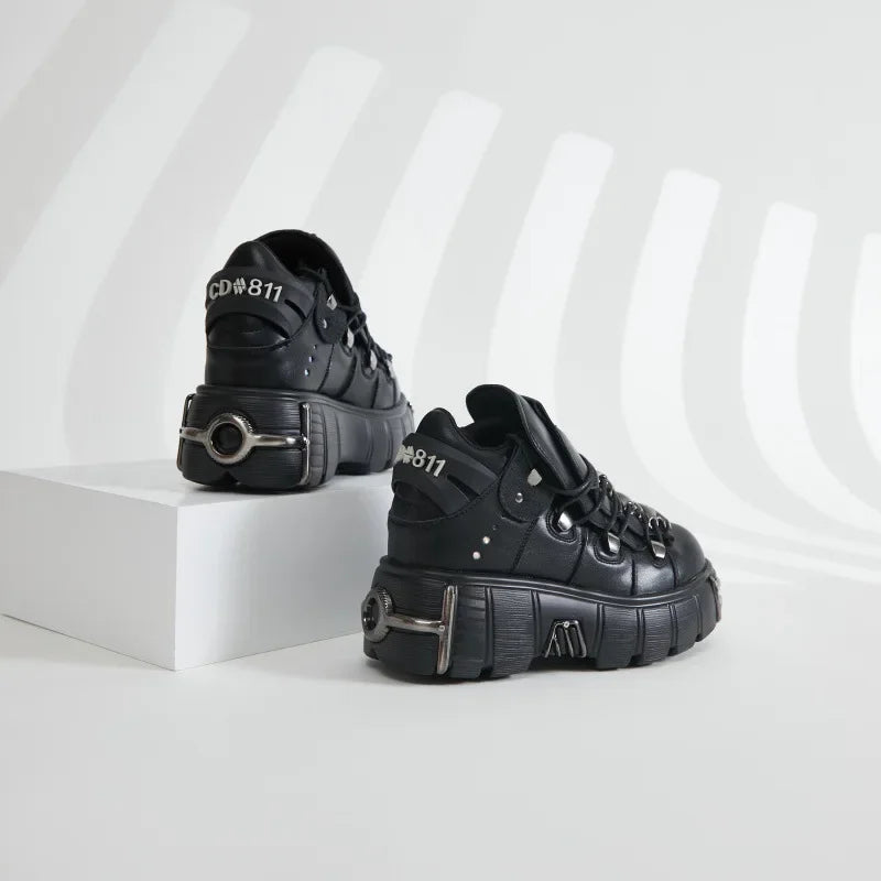 Frühling und Herbst Neue Damenschuhe Heavy Metal Dicke Sohlen Erhöhen Hoch und Tief Punk Kleine Lederschuhe Schwarze Motorradstiefelette