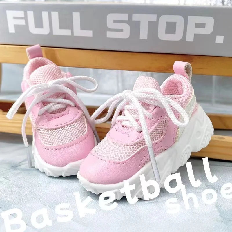 60CM Puppen-Basketballschuhe 1/3 BJD Sneaker SD Puppenzubehör Mode Freizeitschuhe Schwarz Weiß Mehrfarbige Schuhe Anziehpuppe
