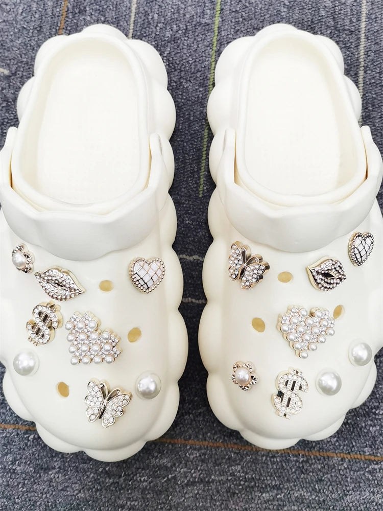 16 STÜCK Strass Lippen Schuh-Charms ABS-Dollar-Schnalle-Dekorationen DIY Bling Herz-Anstecker Clog-Zubehör Passend für Damen Halloween-Sandalen