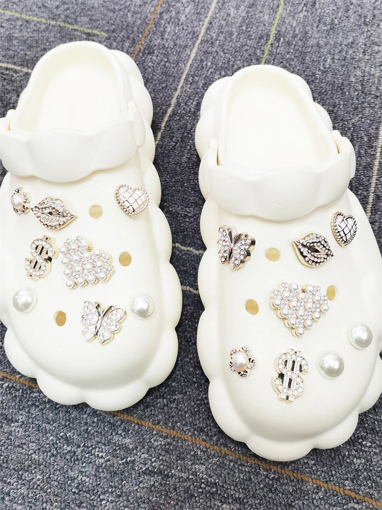 16 STÜCK Strass Lippen Schuh-Charms ABS-Dollar-Schnalle-Dekorationen DIY Bling Herz-Anstecker Clog-Zubehör Passend für Damen Halloween-Sandalen