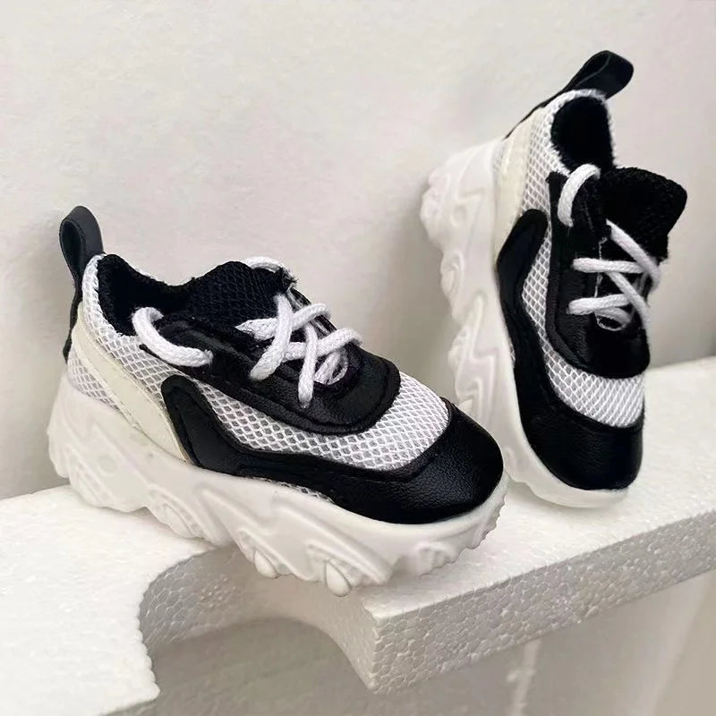 60CM Puppen-Basketballschuhe 1/3 BJD Sneaker SD Puppenzubehör Mode Freizeitschuhe Schwarz Weiß Mehrfarbige Schuhe Anziehpuppe
