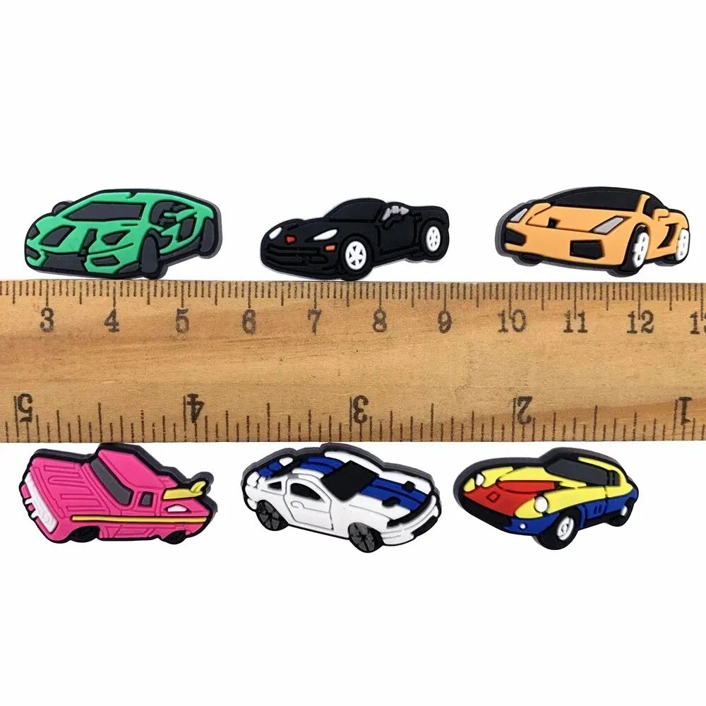 24tlg. Auto-Serie Schuh-Charms-Set für Clogs Bogg Bag Bubble Slides Sandalen, PVC Schuhdekorationen Strandtaschen-Accessoires Geschenk