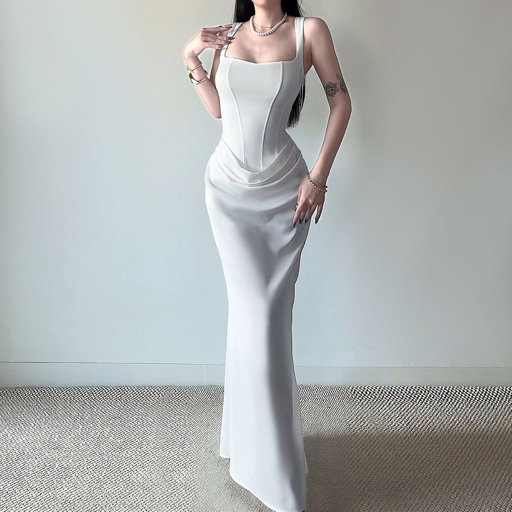Ärmelloses, rückenfreies, eng anliegendes langes Kleid mit Fishtail-Saum