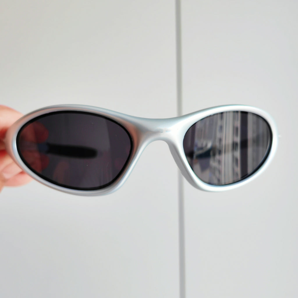Retro Sonnenbrille mit kleinem Gestell und UV-Schutz