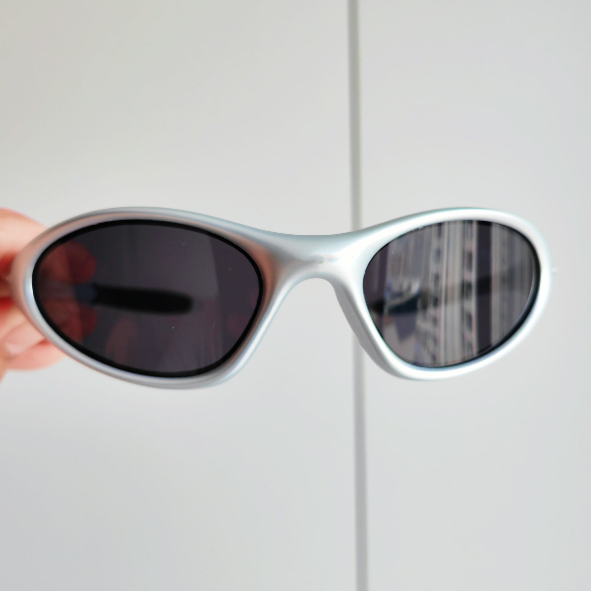 Retro Sonnenbrille mit kleinem Gestell und UV-Schutz